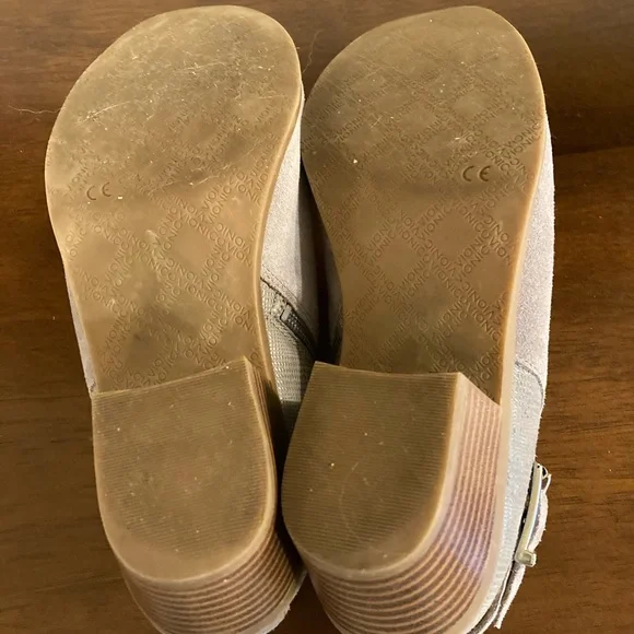 Like New Vionic Grey Boots Size 9 - Picture 6 of 7